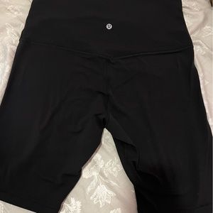COPY - LULULEMON ALIGN HIGH RISE SHORT 8”
